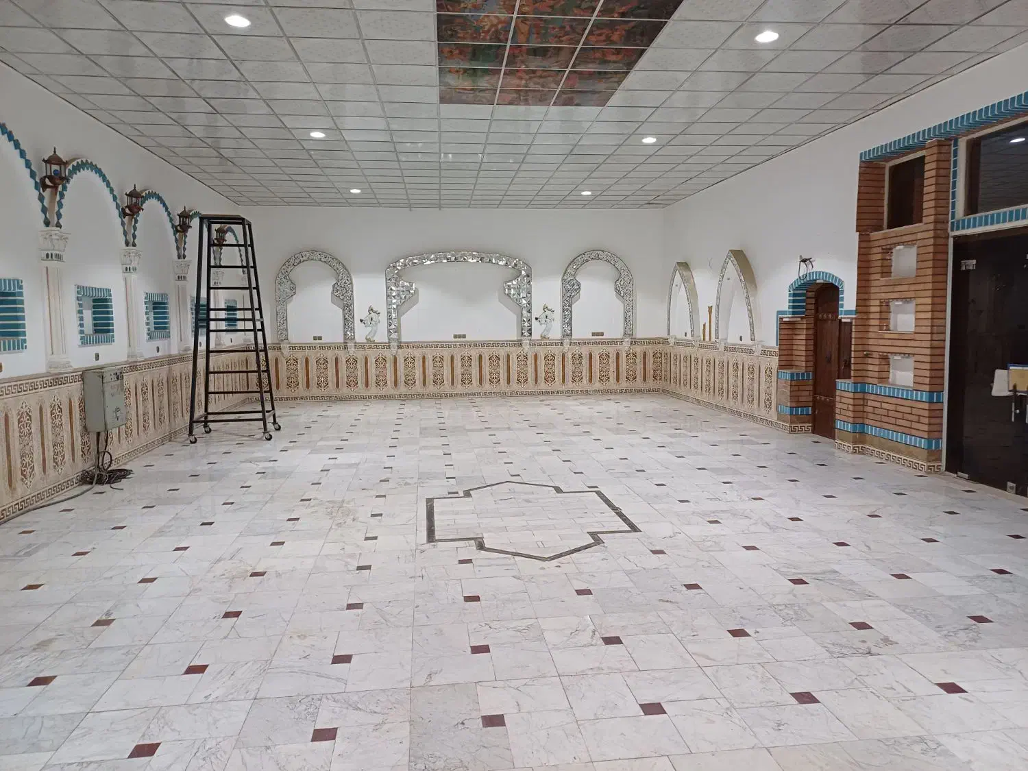 سالن بزرگ|اجارهٔ مغازه و غرفه|قم, بیست متری ولیعصر|دیوار