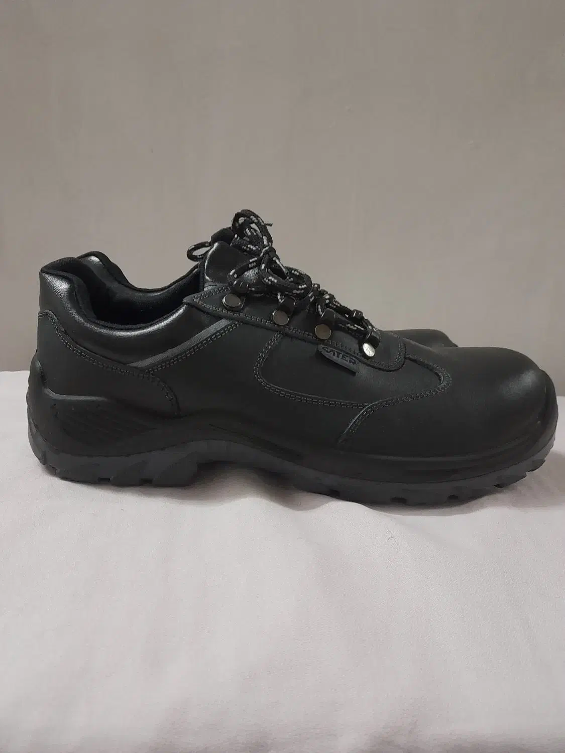 کفش ایمنی|کیف، کفش، کمربند|ایلخچی, |دیوار