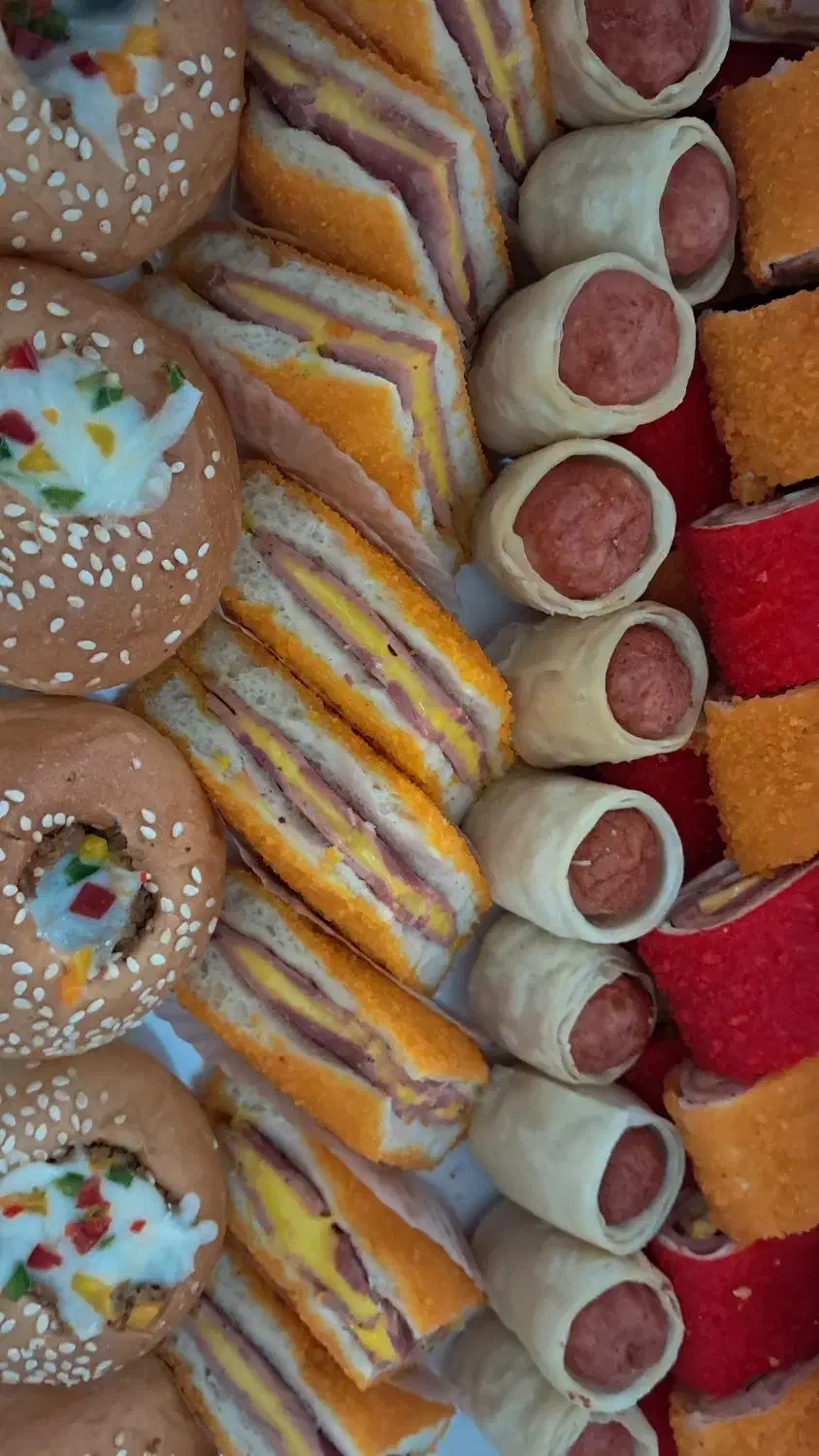 استخدام تعدادی خانم جهت درست کردن ساندویچ|استخدام خدمات فروشگاه و رستوران|تهران, هروی|دیوار