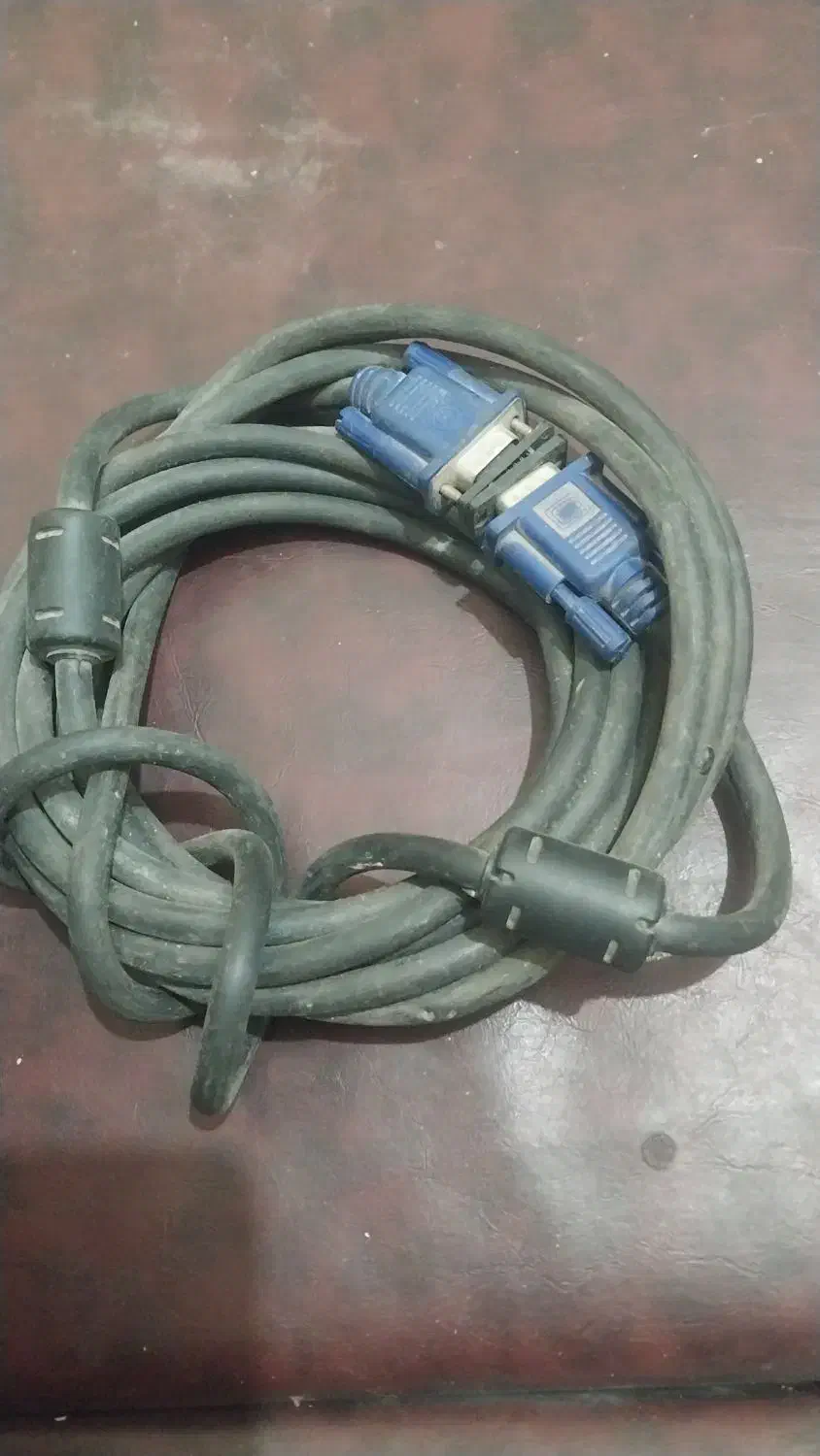 مانیتور کامپیوتر و کابل انتقال تصویر ۵متری|قطعات و لوازم جانبی رایانه|فیروزآباد (فارس), |دیوار