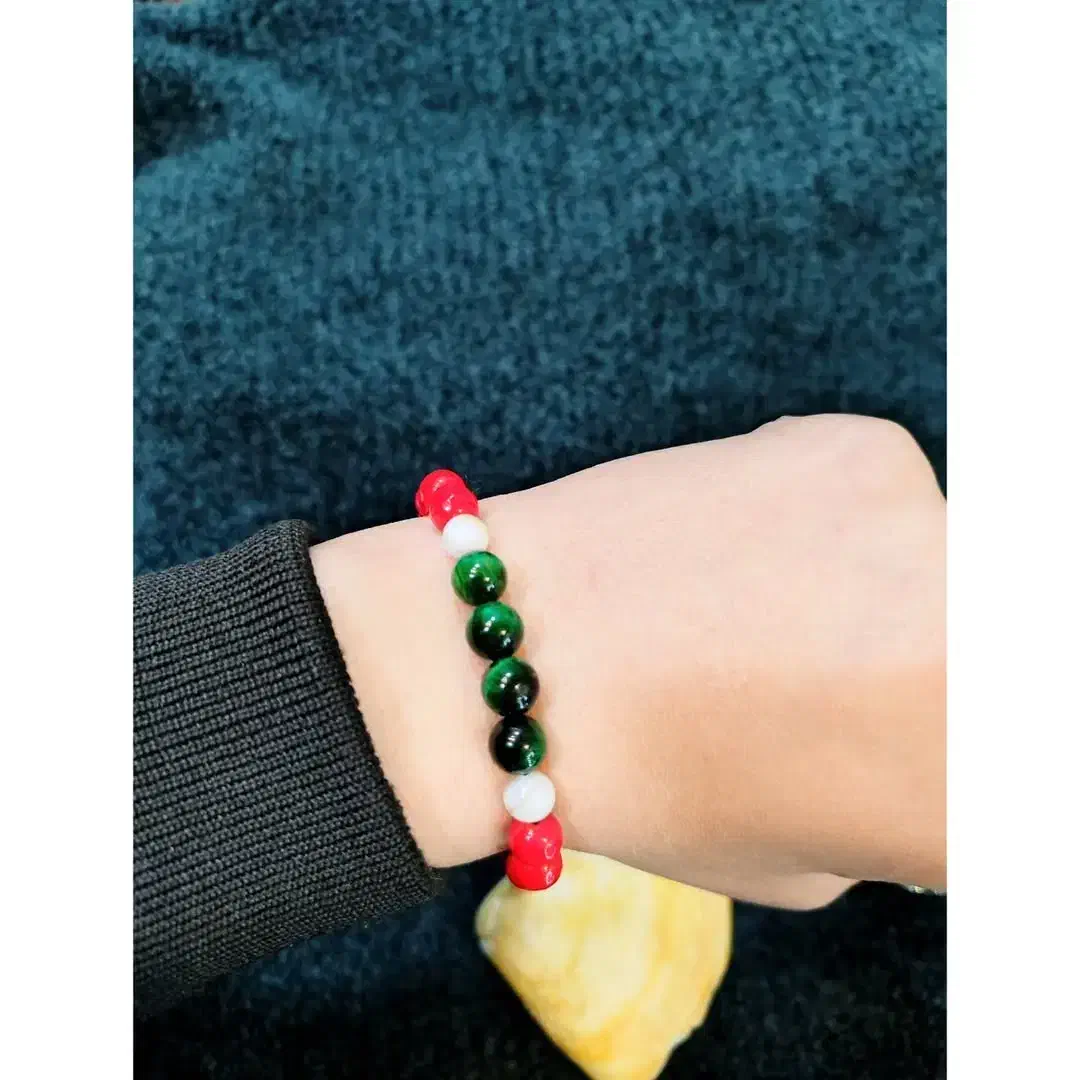 دستبند سنگی یلدایی|بدلیجات|رشت, نظری|دیوار