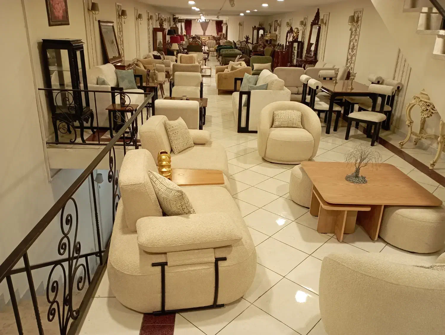 فروشنده آقا وخانم جهت فروشگاه مبلمان|استخدام بازاریابی و فروش|پردیس, شهرک صنعتی کمرد|دیوار