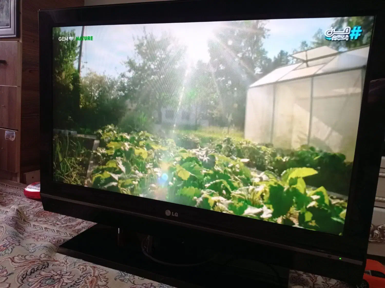 تلویزیون ال جی در حد نو اصل کره همراه با میز|تلویزیون و پروژکتور|اردبیل, |دیوار