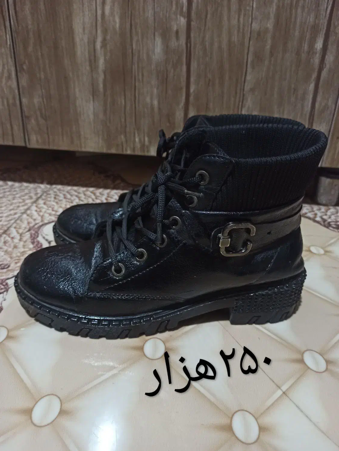 کفش|کیف، کفش، کمربند|شیروان (خراسان), |دیوار