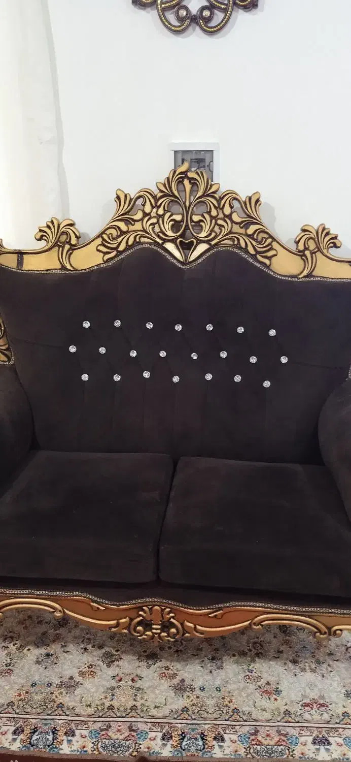 مبل ۹ نفره کاملاً سالم|مبلمان خانگی و میز عسلی|ارشق, |دیوار