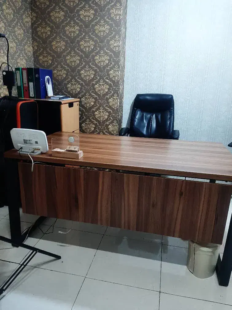 میز و صندلی در حد نو|مبلمان اداری|تهران, مسعودیه|دیوار