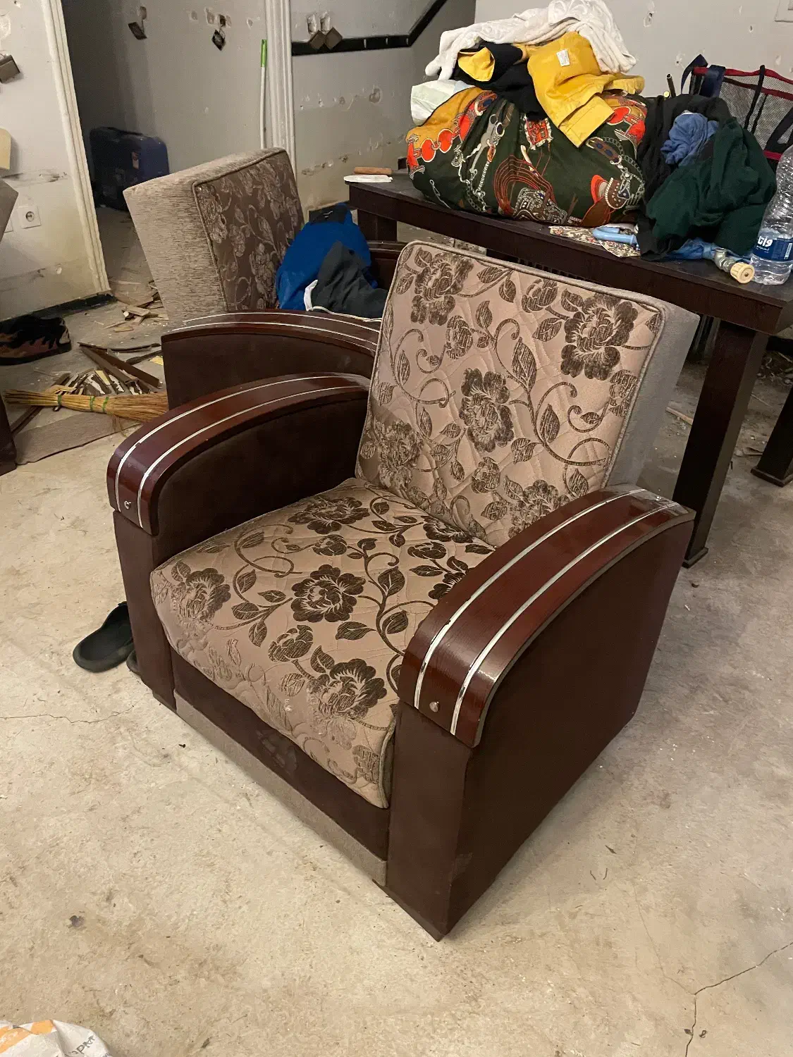 مبل شرکتی ۸ نفره تخت خواب شو|مبلمان خانگی و میز عسلی|چاف و چمخاله, |دیوار