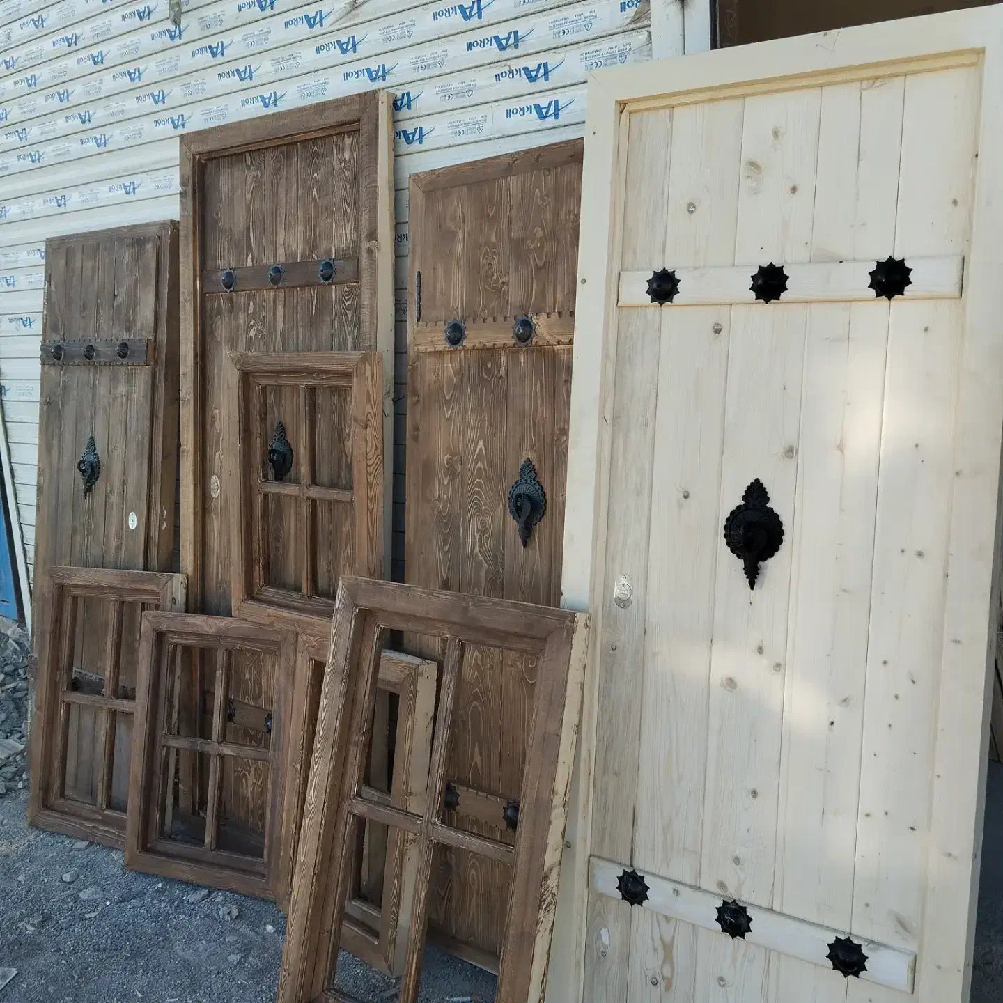 پنجره ودرب بومگردی .قدیمی|مصالح و تجهیزات ساختمان|مشهد, نوید|دیوار