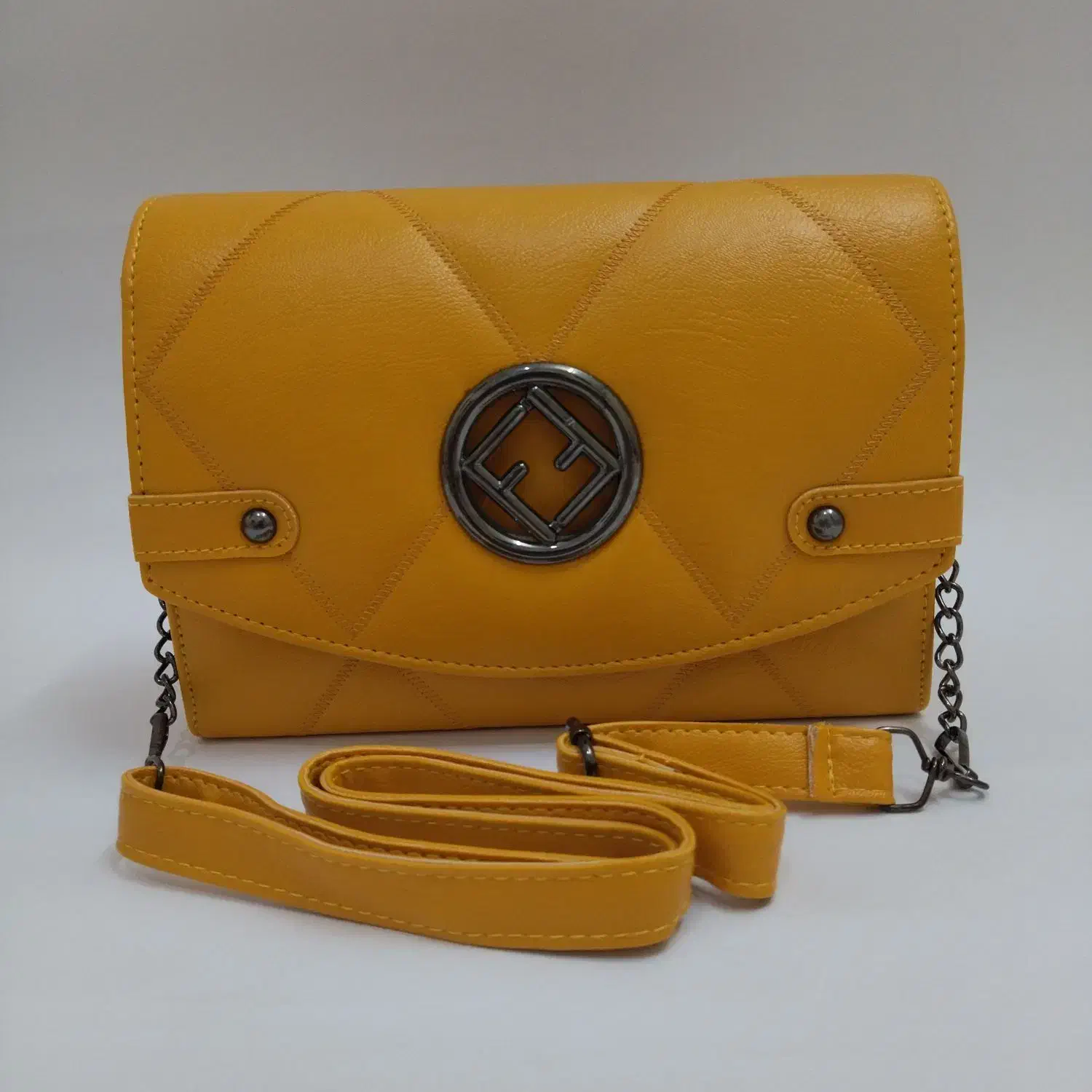 کیف دوشی زنانه با سگک فندی و رنگ خردلی|کیف، کفش، کمربند|قم, پردیسان|دیوار