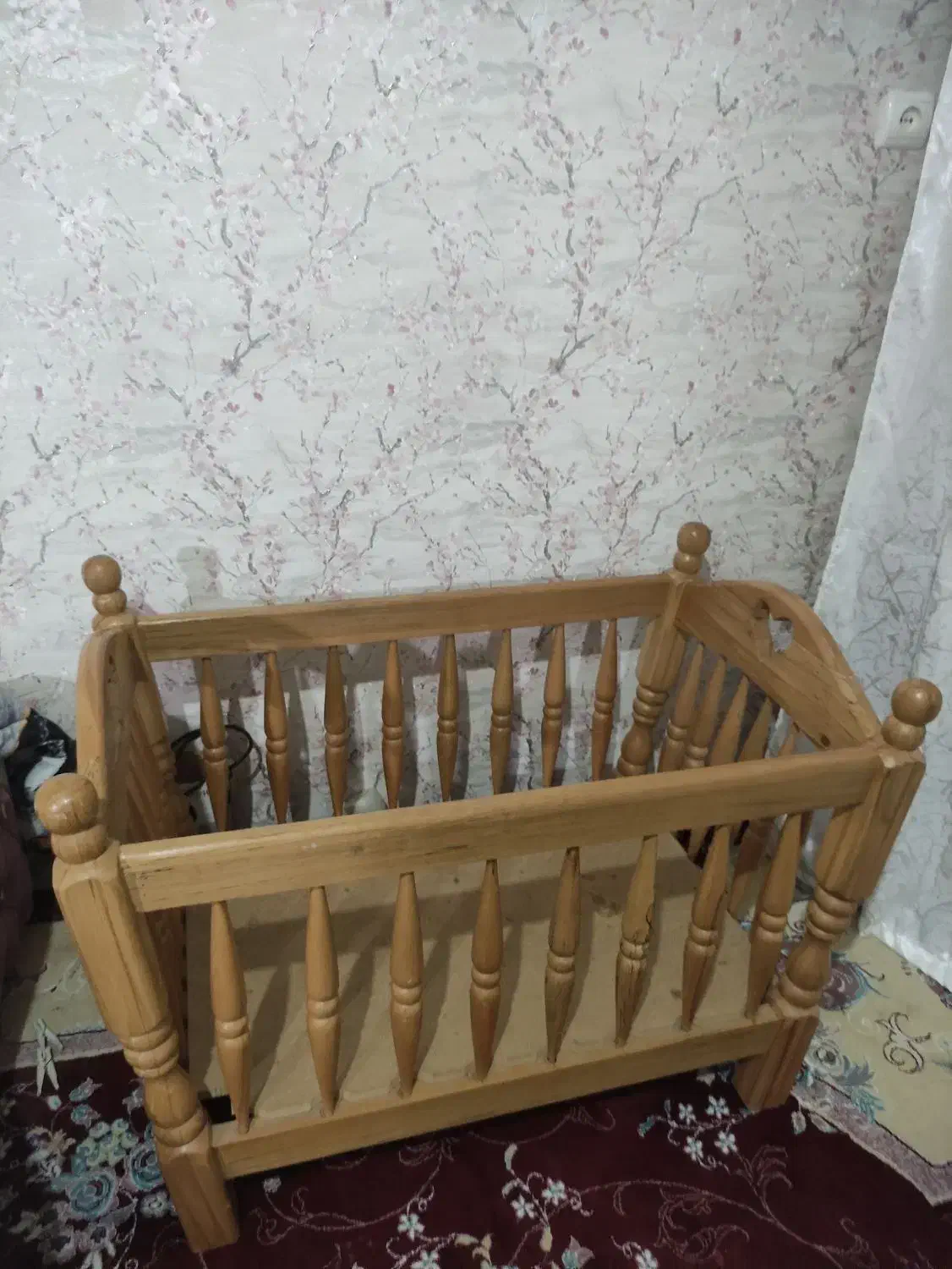 تخت و گهواره نوزاد|تخت و صندلی بچه|شهریار, شهرک بهاران (ویره)|دیوار