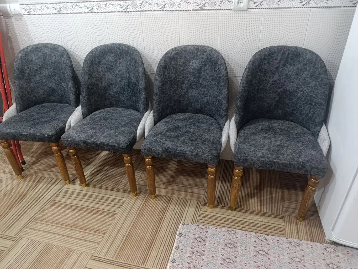 صندلی نو|میز و صندلی غذاخوری|میبد, |دیوار