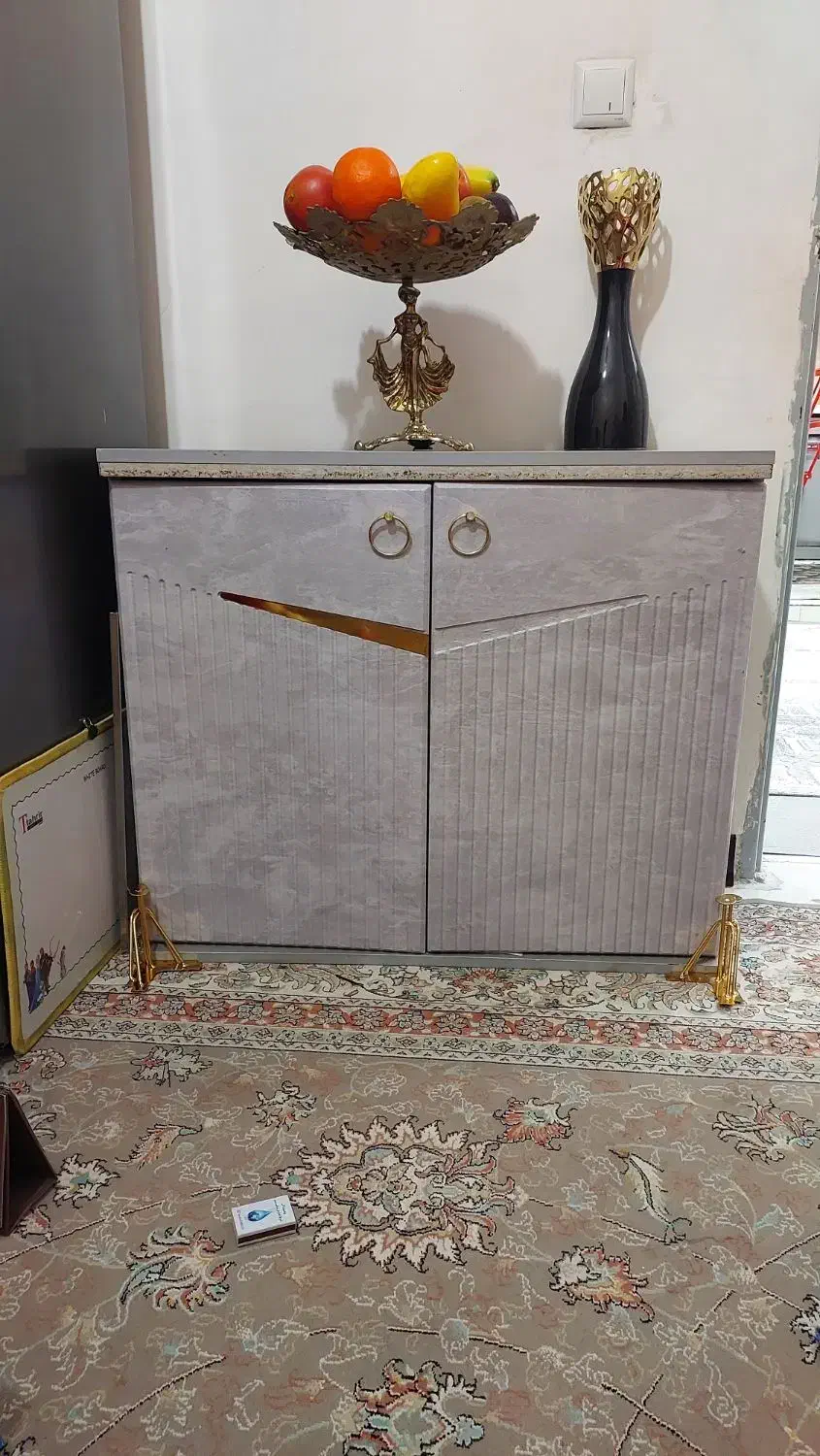 جاکفشی در حد نو با پایه طلایی|جاکفشی، کمد، دراور|خرم‌آباد, |دیوار