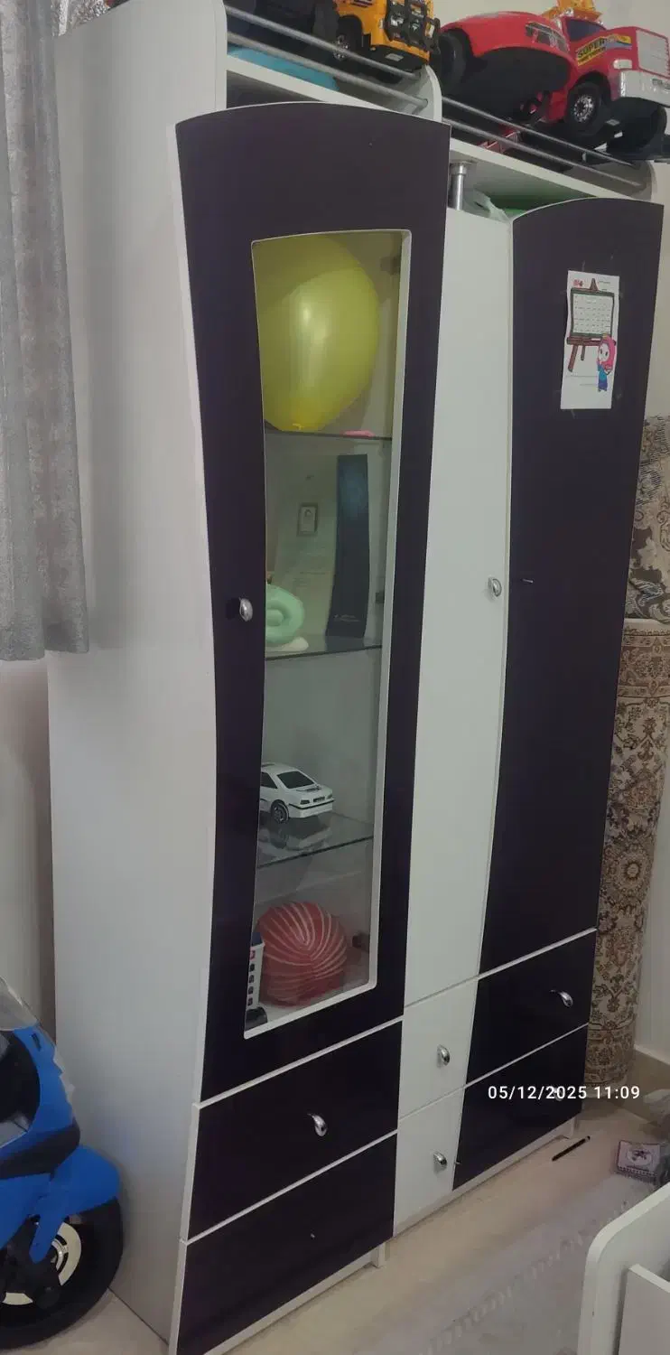 تخت نوزاد نوجوان .کمد جالباسی. ویترین|تخت و سرویس خواب|قم, پردیسان|دیوار