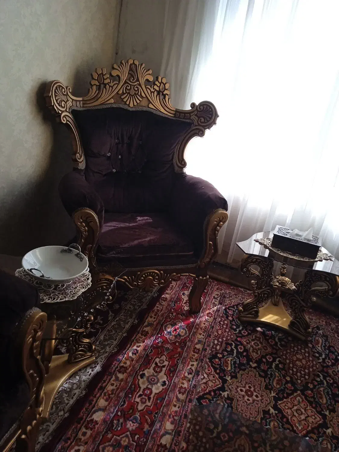 مبل سلطنتی در حد نو هست تخفیف هم داره|مبلمان خانگی و میز عسلی|همدان, |دیوار