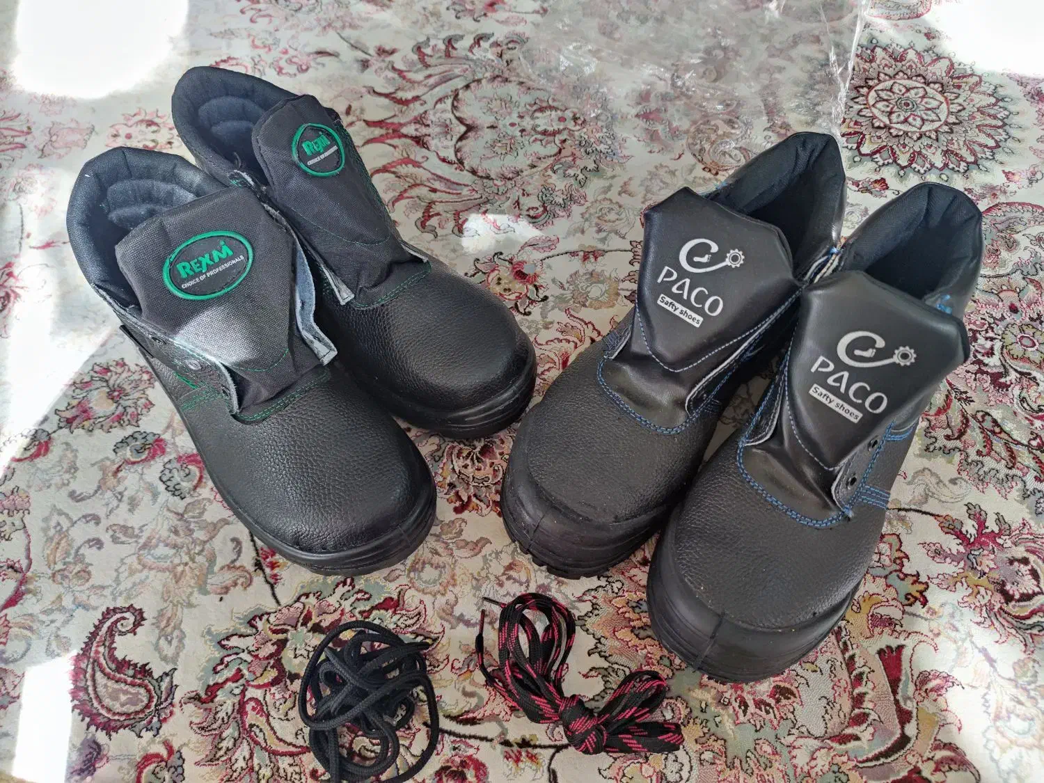 کفش کار|کیف، کفش، کمربند|قم, نوقطار|دیوار