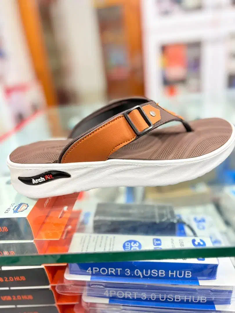 دمپایی|کیف، کفش، کمربند|کنارک, |دیوار