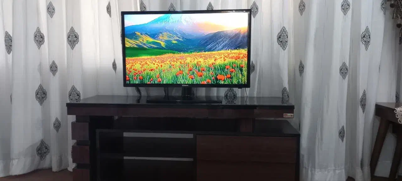 تلویزیون  سامسونگ  اصلی ال ای دی ۳۲ کاملا سالم|تلویزیون و پروژکتور|لنجان, |دیوار