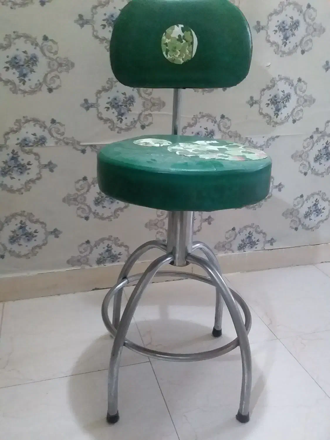 صندلی چرخشی کارکرده تمیزفقط معاوضه|صندلی و نیمکت|هشتگرد, فاز ۲ مهستان|دیوار