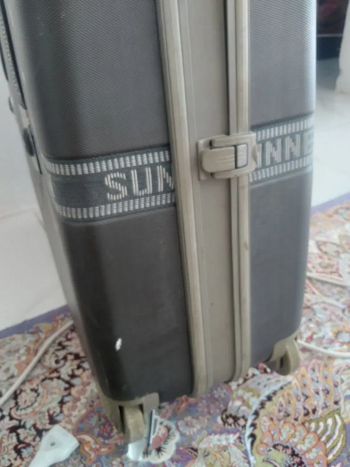 چمدان|کیف، کفش، کمربند|شاهینشهر, بنیاد ازدواج|دیوار