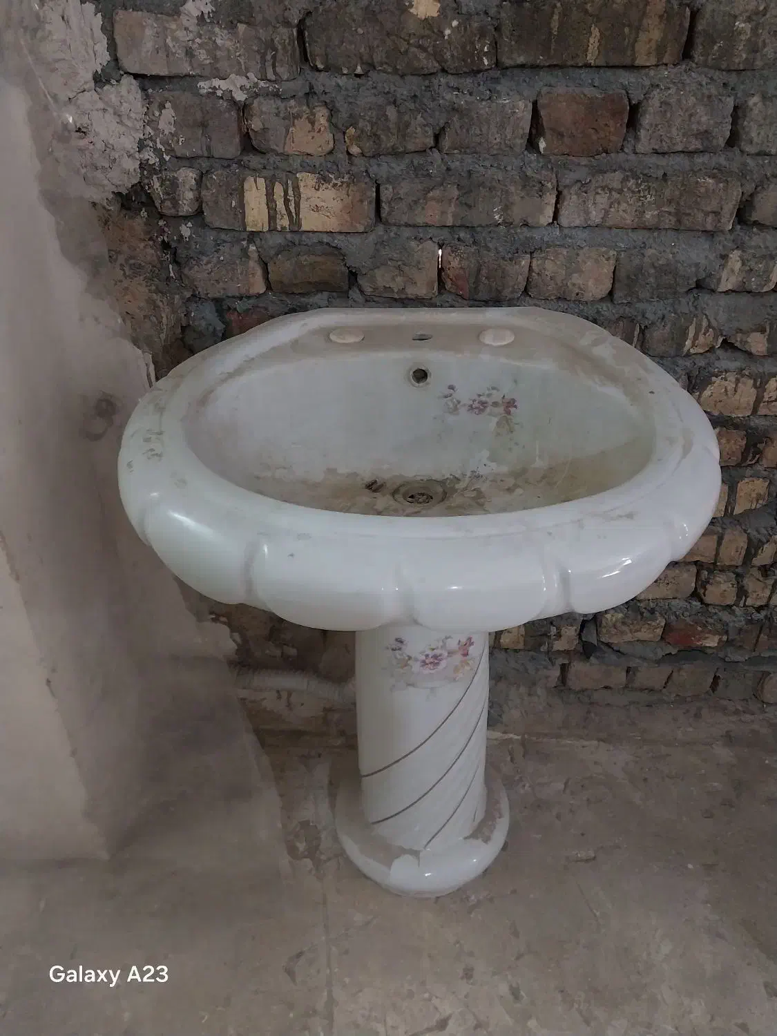 چند عدد تیر چوبی ویک عدد روشویی سالم|مصالح و تجهیزات ساختمان|اراک, |دیوار