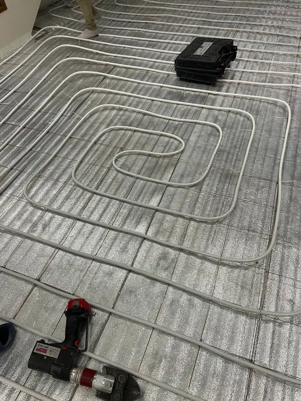 لوله کشی آب و فاضلاب کلی و جزیی نصب و تعمیرات|خدمات پیشه و مهارت|میانه, |دیوار