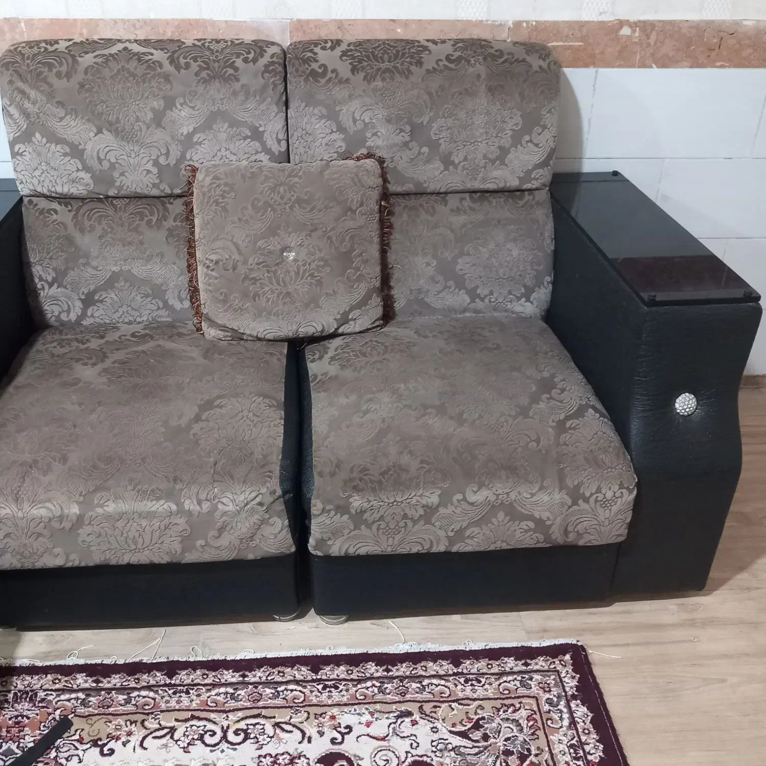 مبل راحتی بدون پارگی و زدگی|مبلمان خانگی و میز عسلی|کنگاور, |دیوار