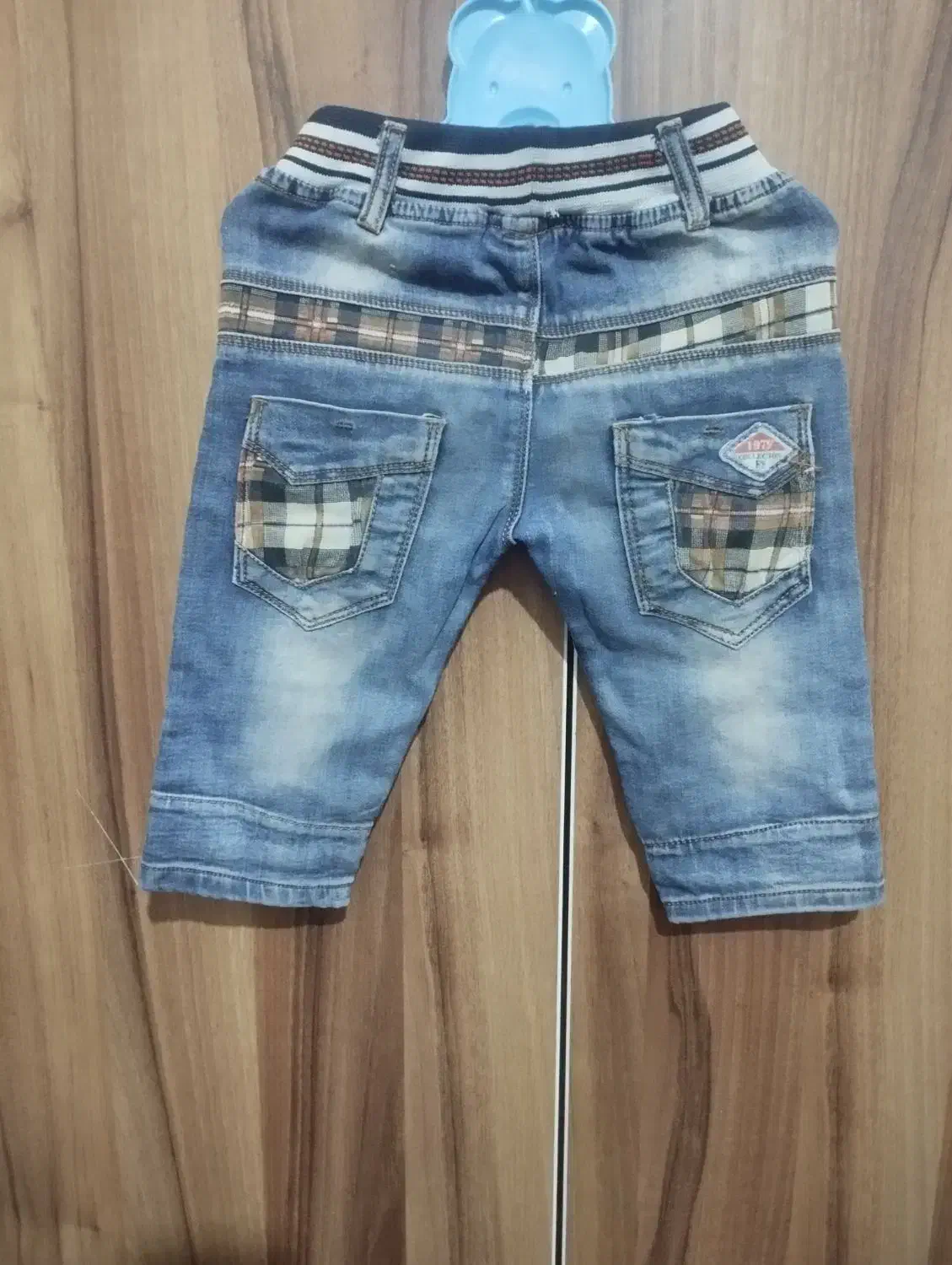 شلوارک|کفش و لباس بچه|میانه, |دیوار