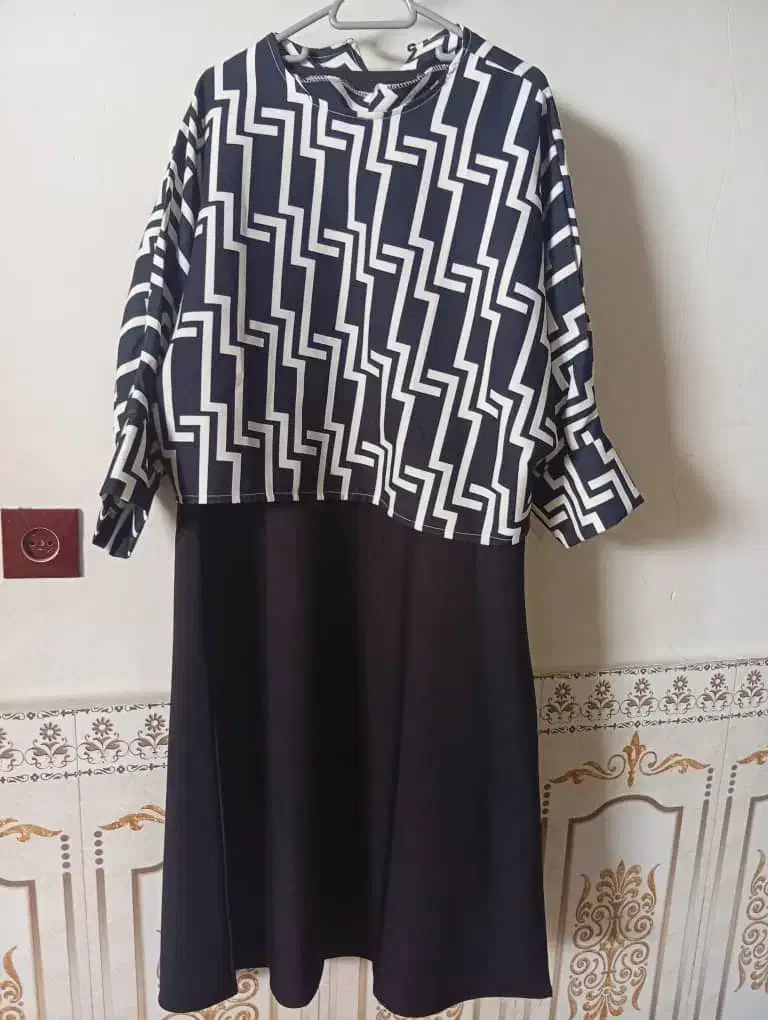 یک عدد عبا و یک شومیز سرافون در حد نو هستن|لباس|اندیمشک, |دیوار