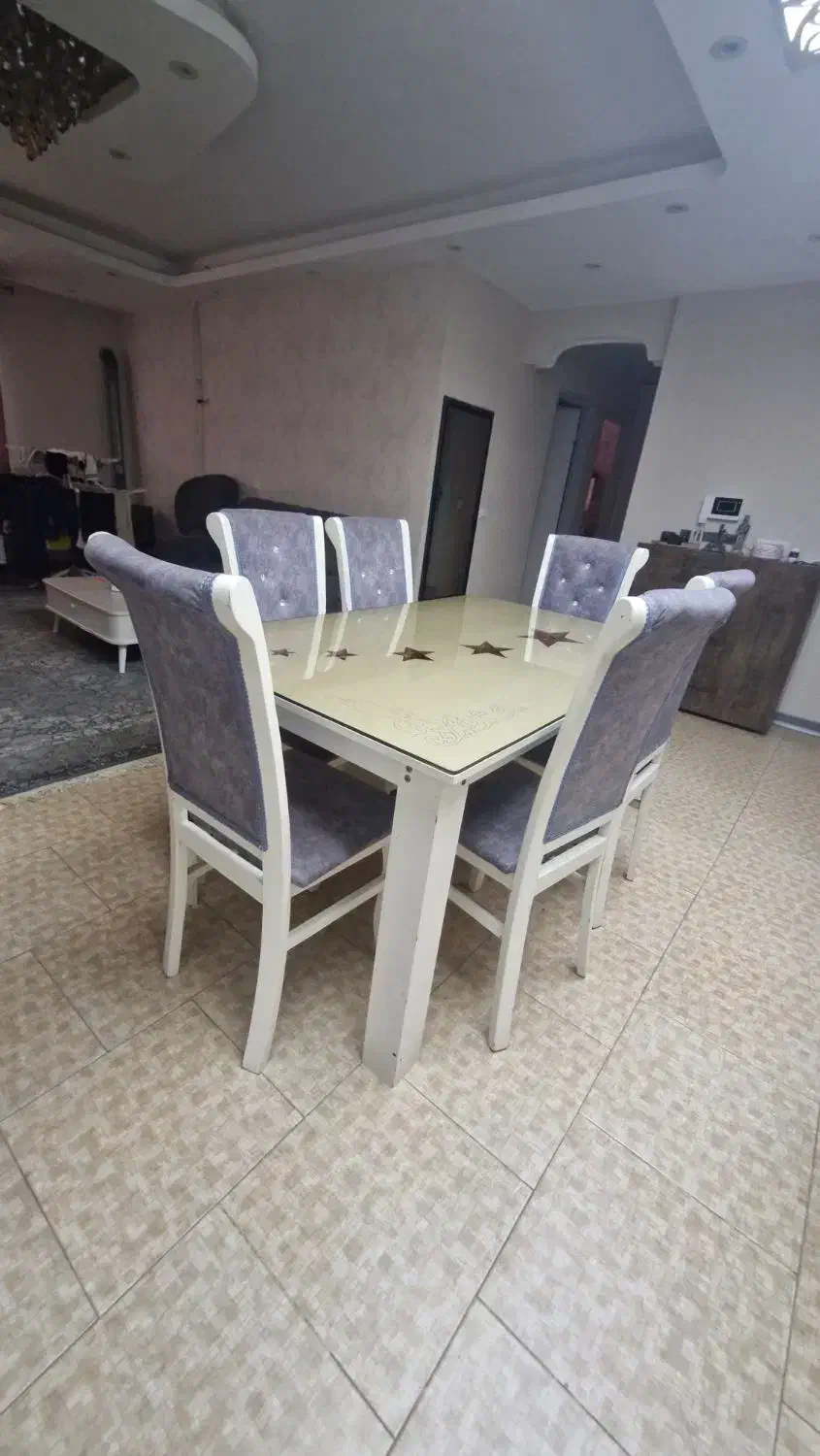 میز ناهار خوری ۶ نفره کاملا سالم|میز و صندلی غذاخوری|بندر انزلی, کوی واحدی|دیوار