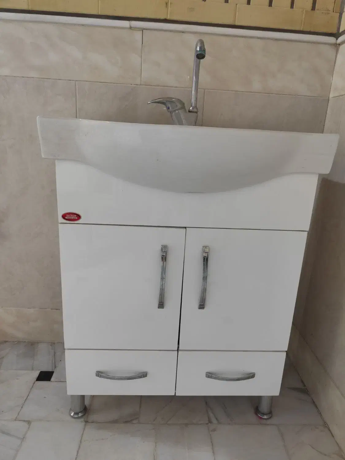 روشویی کابینتی|لوازم سرویس بهداشتی|قم, تولید دارو و یخچال|دیوار