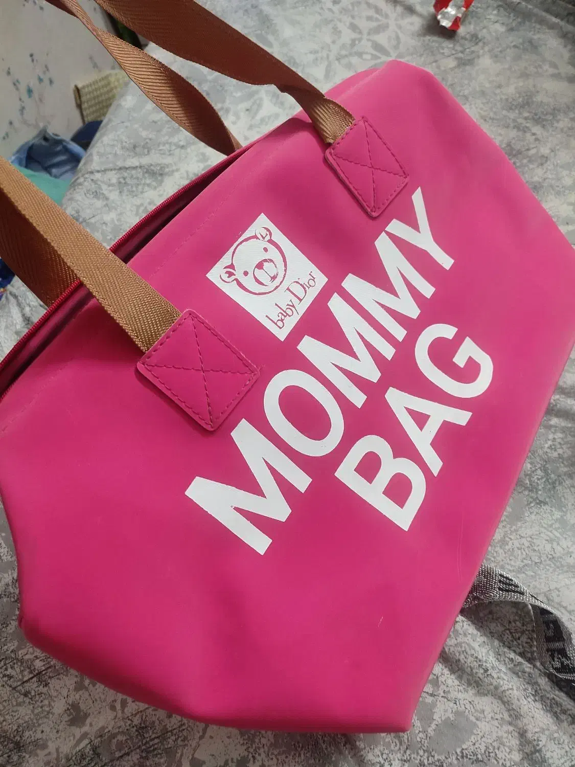 آغوشی نوزاد بهمراه ساک مامی بگ دخترونه کریر صورتی|اسباب و اثاث بچه|تهران, مشیریه|دیوار