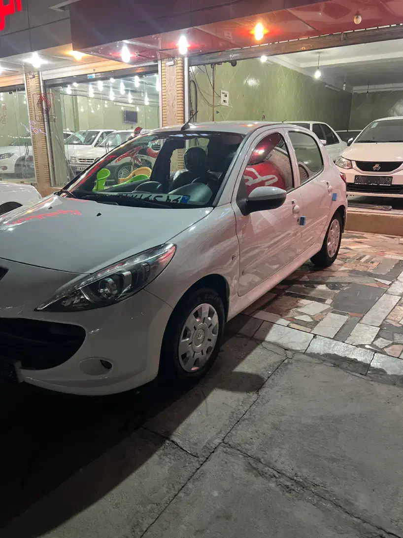 پژو۲۰۷ سقف فلزفرمانبرقی ۴۰۲باespسفید|خودرو سواری و وانت|کرمان, |دیوار