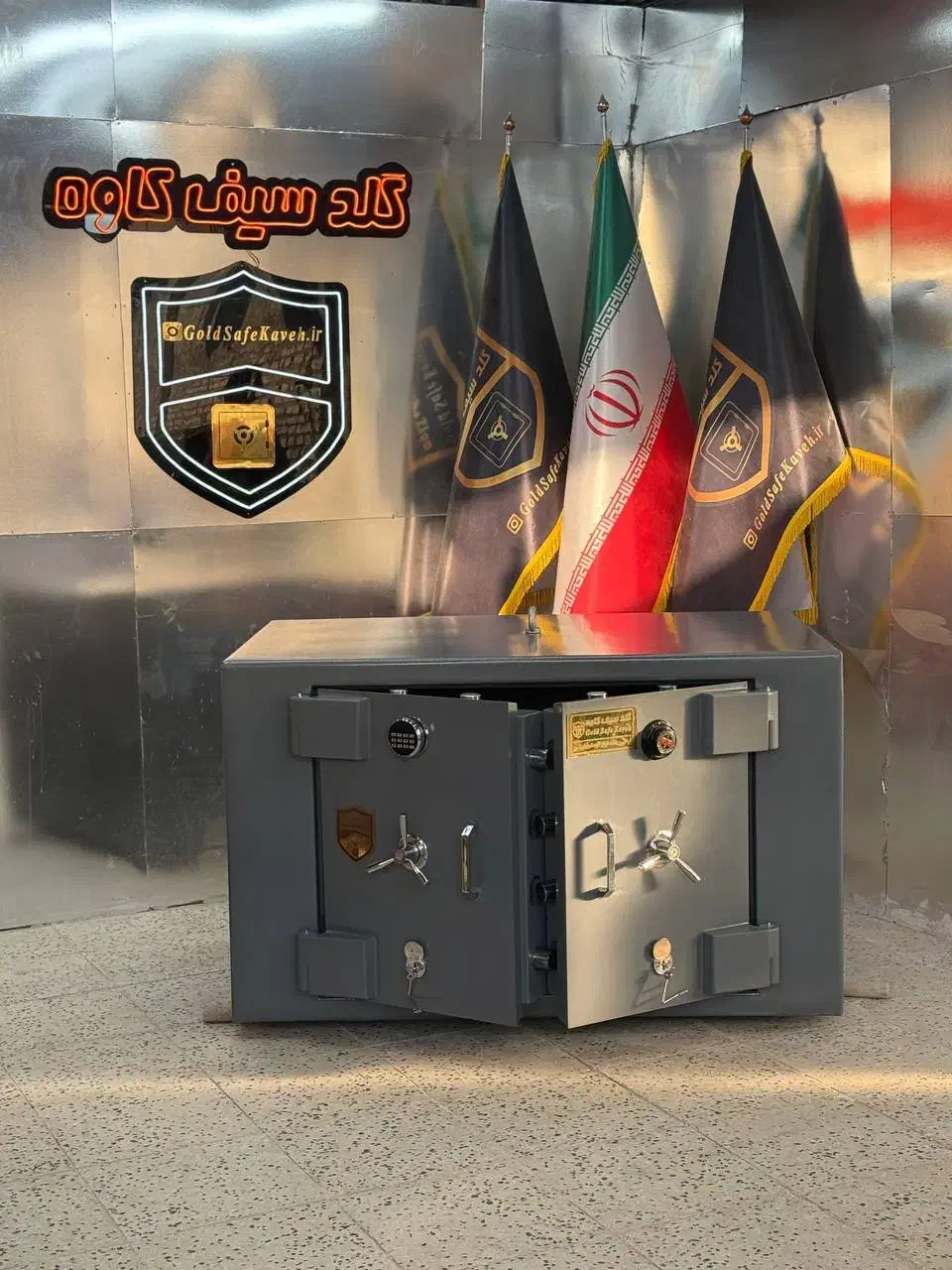 گاوصندوق کتیبه خور گاو صندوق ویترینی|ابزارآلات|تنکابن, |دیوار