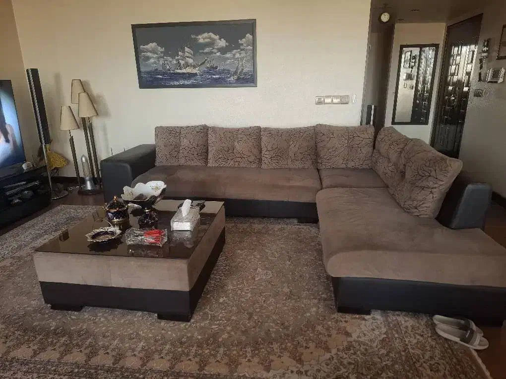 دو دست مبلمان تمیز و سالم|مبلمان خانگی و میز عسلی|شاهینشهر, شیخ بهایی|دیوار