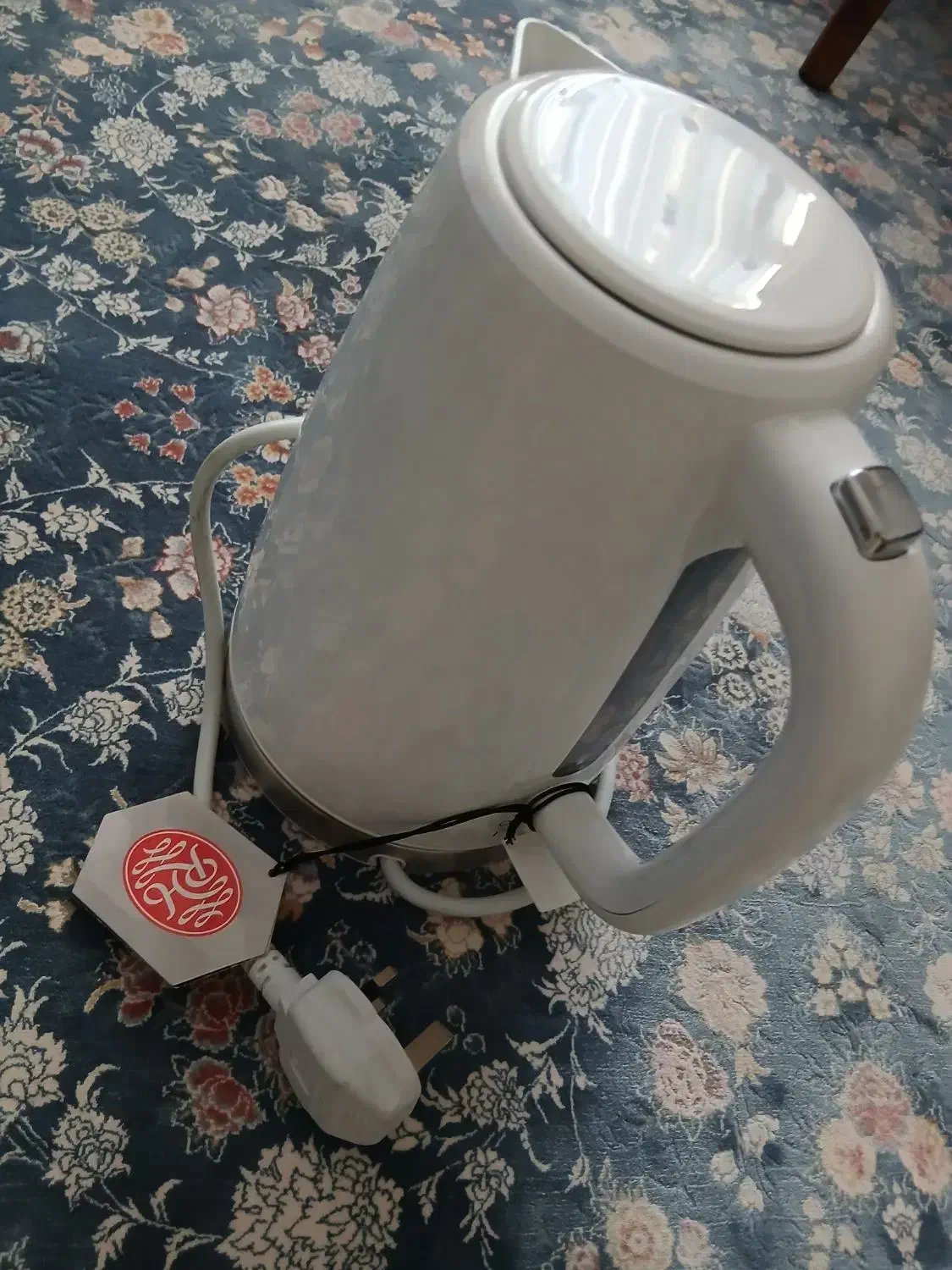 دو مدل کتری برقی نو|قوری، کتری، قهوه‌ساز دستی|پرند, فاز ۲|دیوار