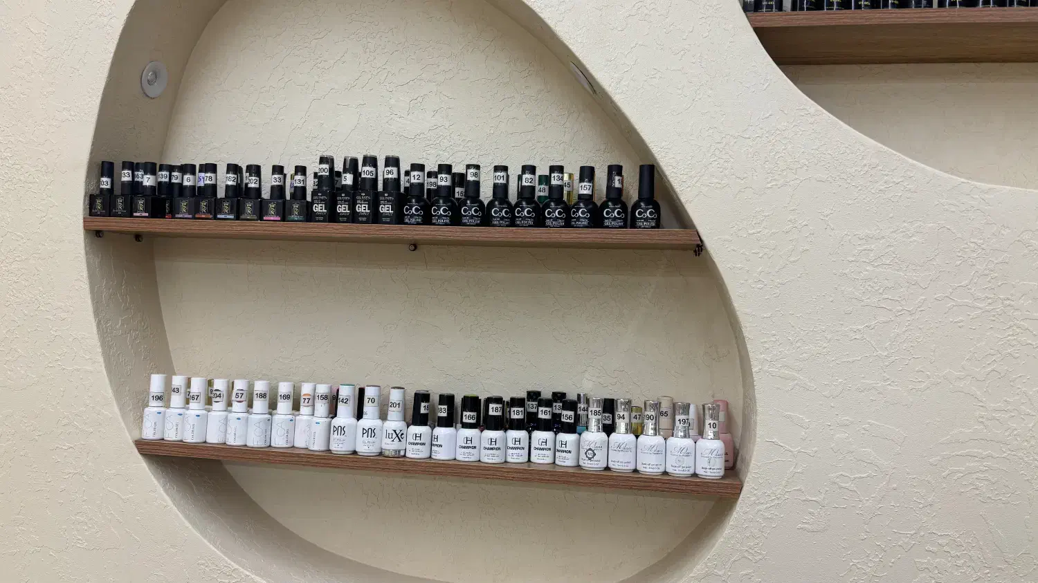 فروش وسایل ناخن بهترین برندها در حد نو|آرایشگاه و سالن‌های زیبایی|اصفهان, دشتستان|دیوار
