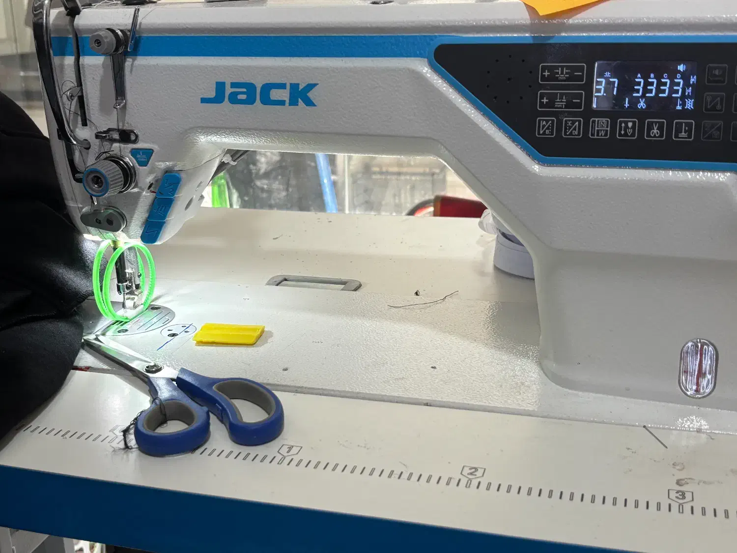 به چرخکار خانوم نیازمندیم|استخدام صنعتی، فنی، مهندسی|اسفراین, |دیوار