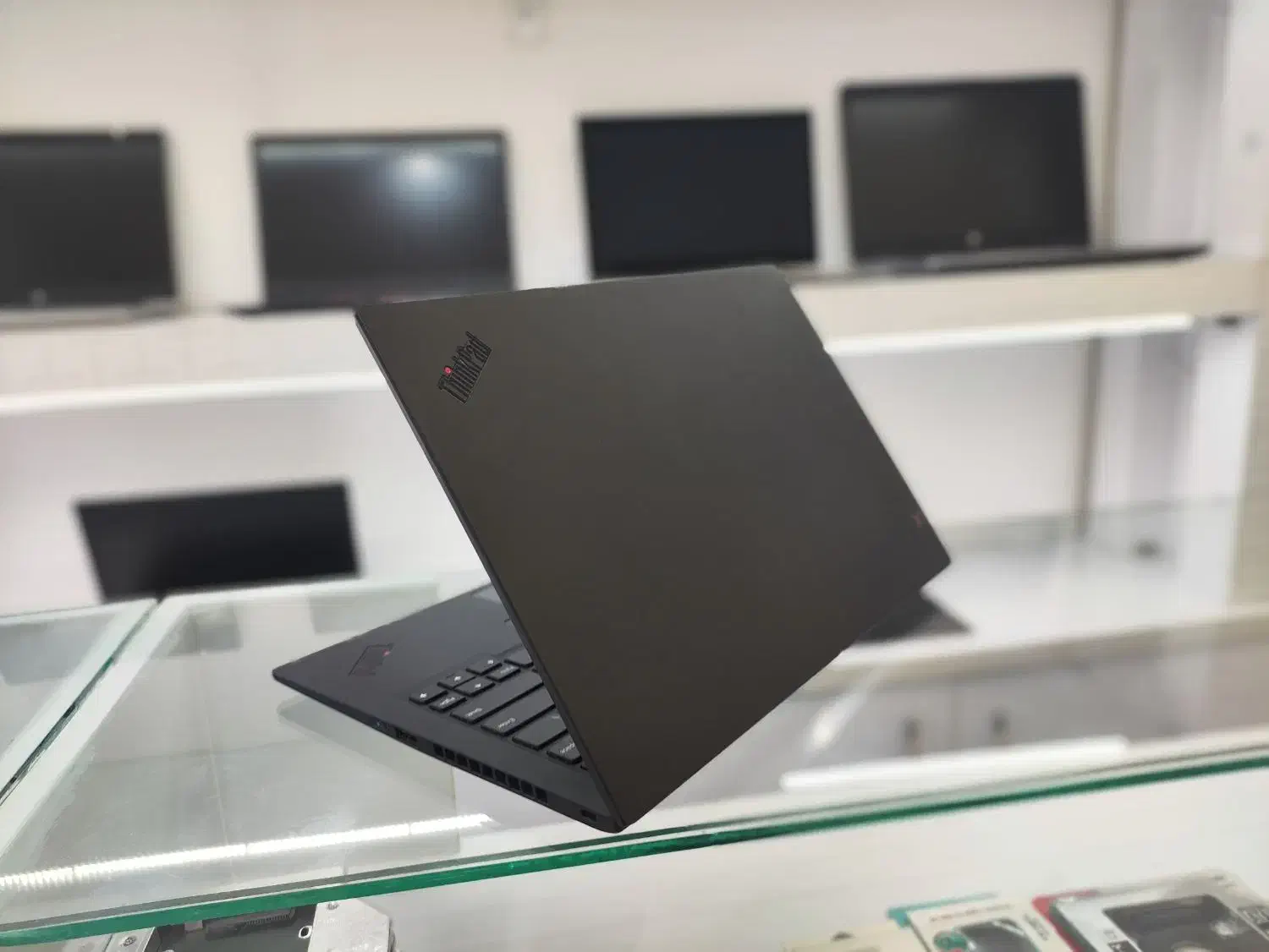 Lenovo i5/ram8/ssd256 نسل هشتم|رایانه همراه|نیشابور, شهرک فرهنگیان|دیوار