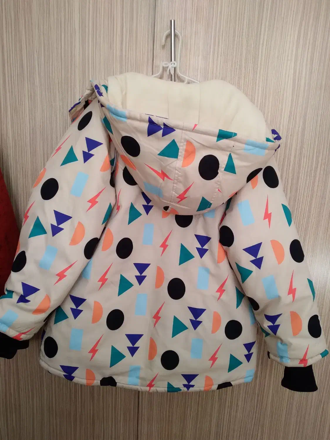 کاپشن خارجی نو اینترنتی خریدیم کوچیکه سایز۷و و۸ و۹|کفش و لباس بچه|اردبیل, |دیوار