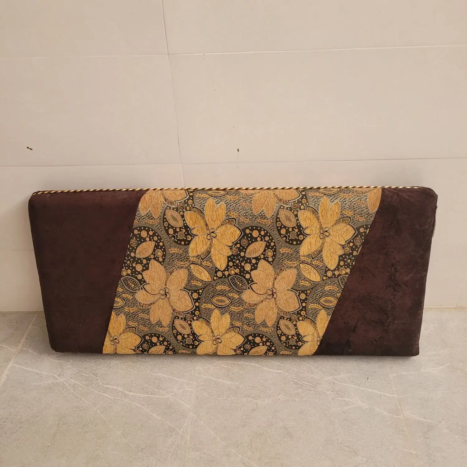 تشک و یه جفت بشتی|تشک تختخواب|خرم‌آباد, |دیوار