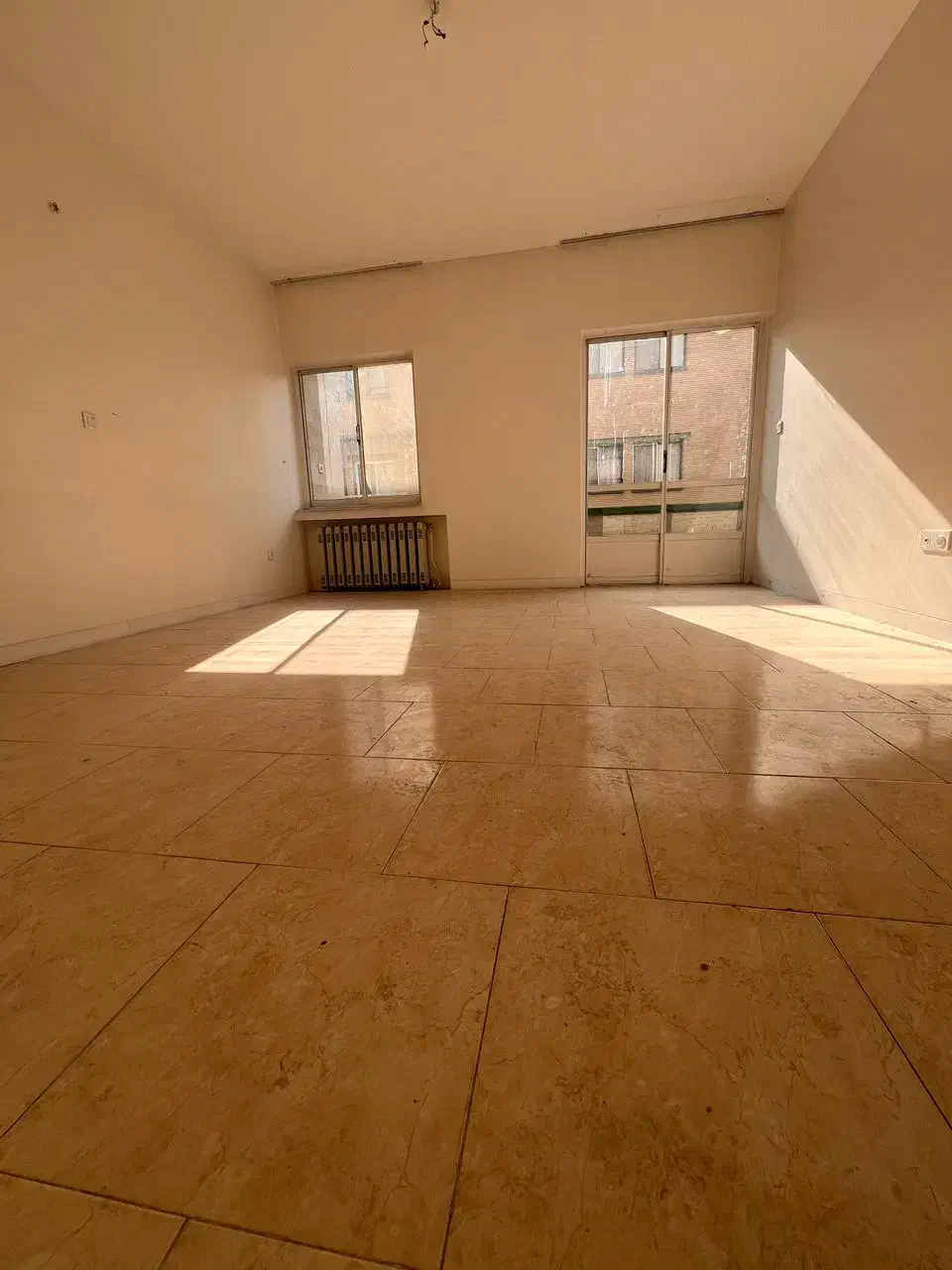 خاص‌ترین۸۳متری پونک میرزابابایی بالکن ۱۰ متری