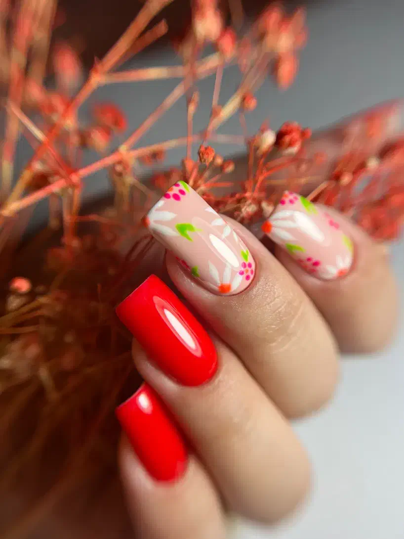 « انجام خدمات تخصصی ناخن به سبک روسی »|خدمات آرایشگری و زیبایی|تولم شهر, |دیوار