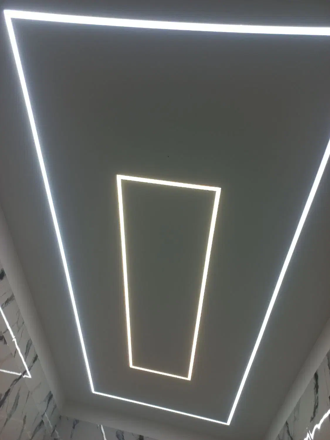 لاین نوری و نور پردازی برق ساختمان|لامپ و چراغ|همدان, |دیوار