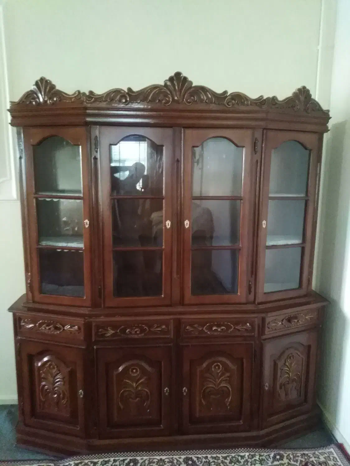 ویترین چوبی بزرگ وتمیز|بوفه، ویترین، کنسول|شهرکرد, |دیوار