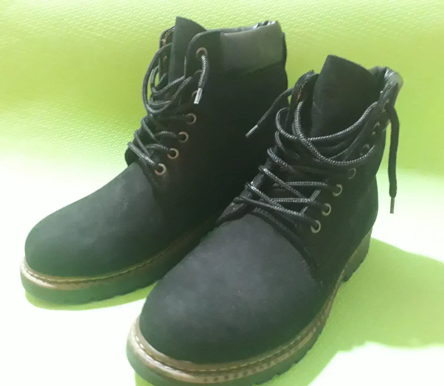 نیم بوت|کیف، کفش، کمربند|رشت, گلباغ نماز|دیوار