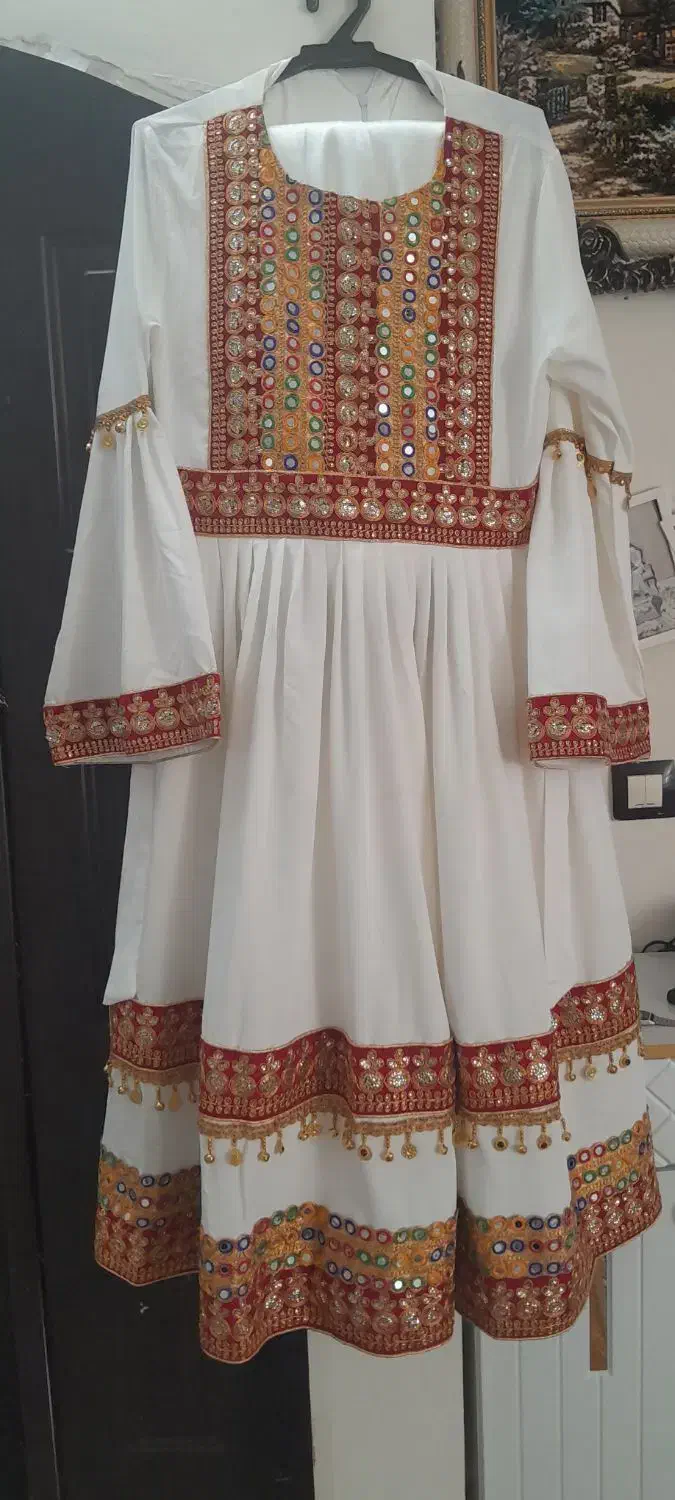 لباس محلی|لباس|مشهد, شهید آوینی|دیوار