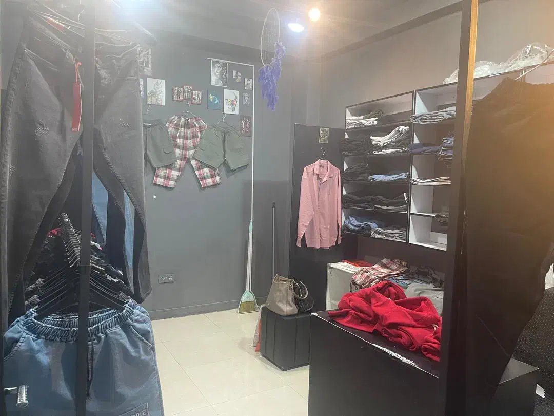 فروش لباس مردانه و ویترین به صورت یکجا|فروشگاه و مغازه|ایلام, |دیوار