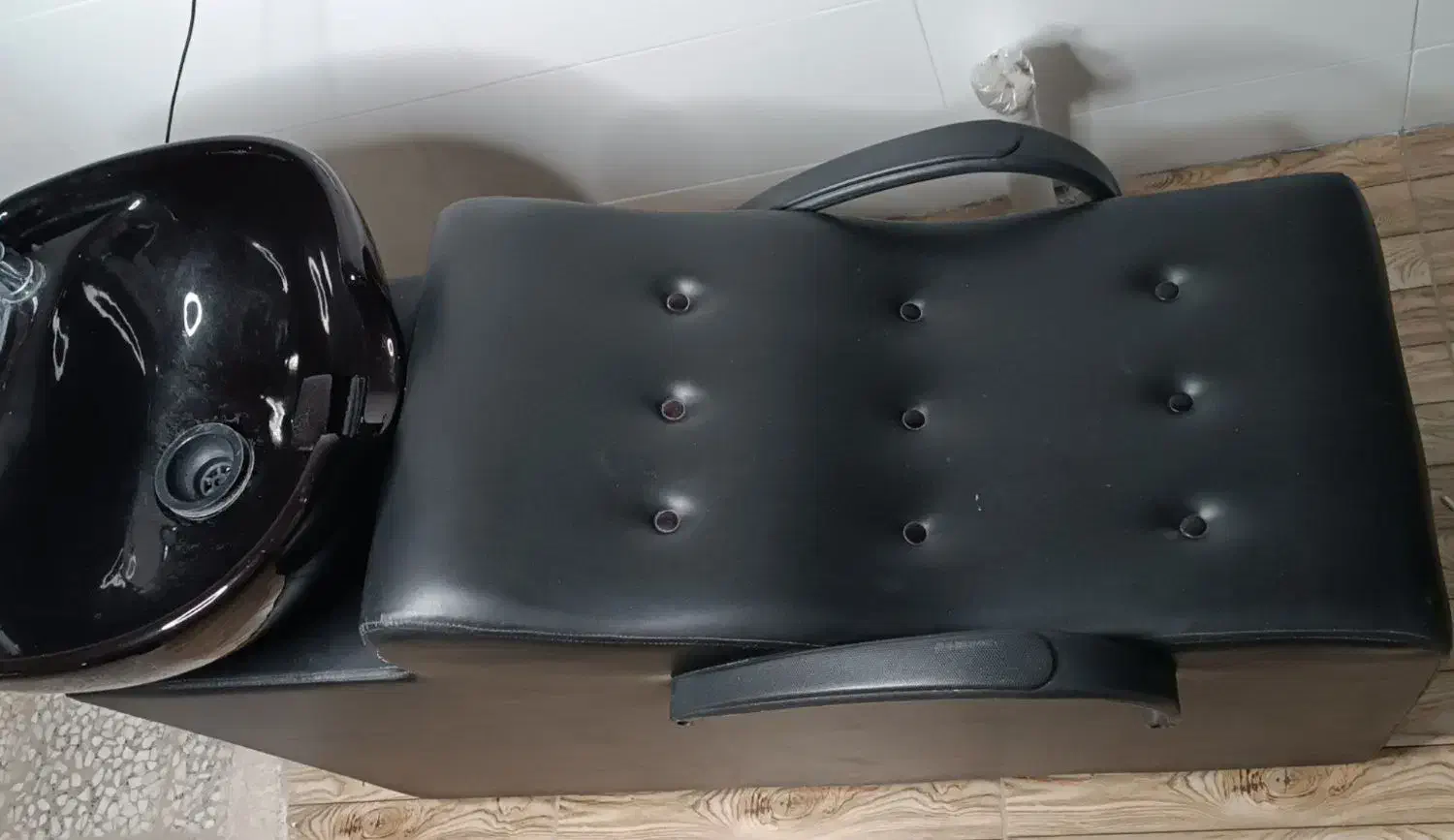 سرشور و میز پیشخوان|آرایشگاه و سالن‌های زیبایی|بزینه رود, |دیوار