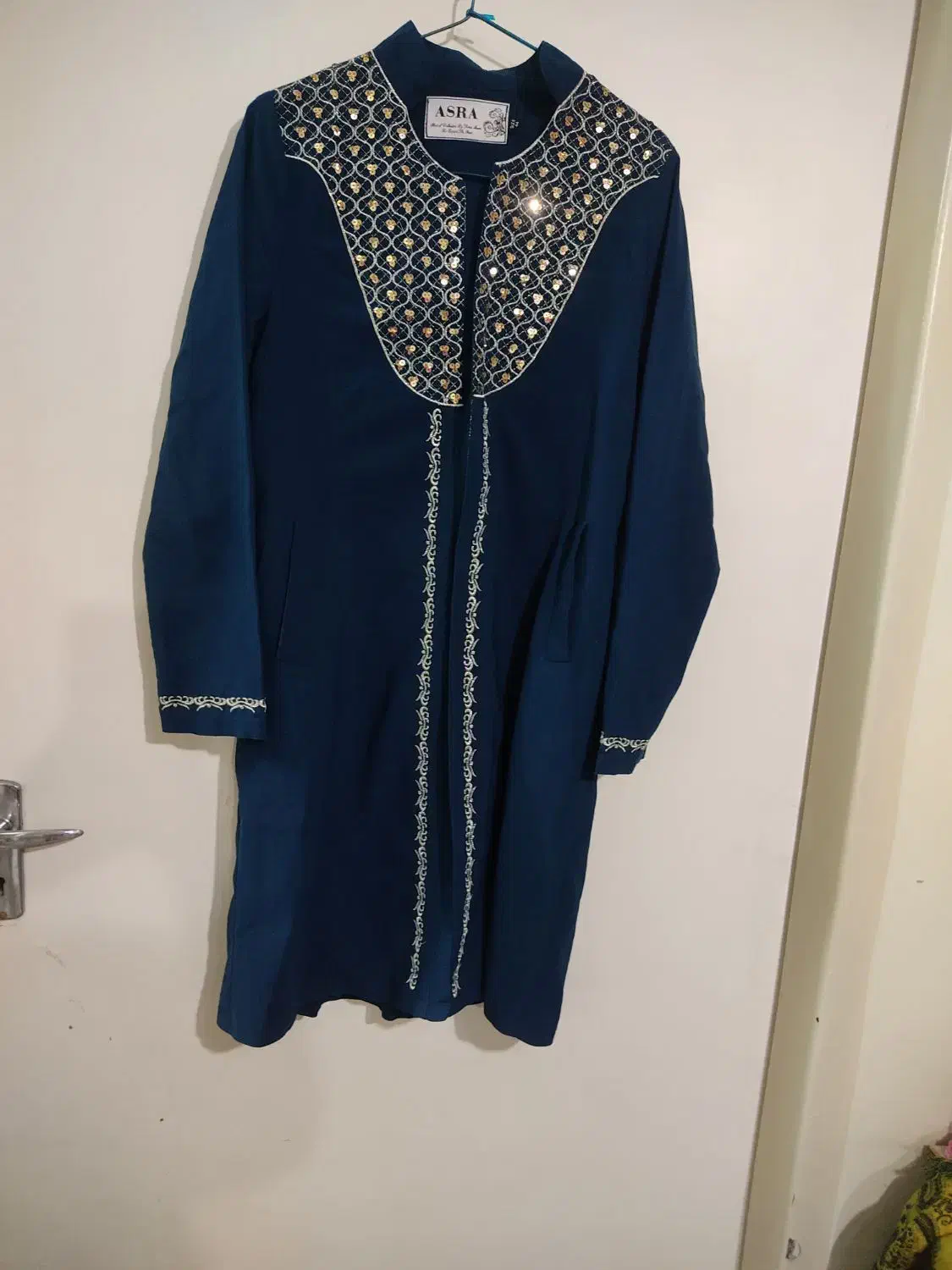 مانتو|لباس|اصفهان, سرچشمه|دیوار