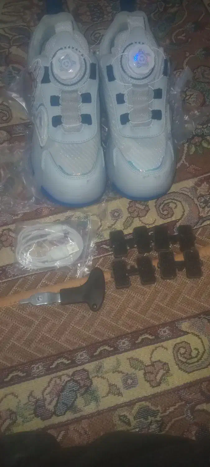 کفش اسکیت دار|دوچرخه، اسکیت، اسکوتر|قدس, شهر‌قدس|دیوار